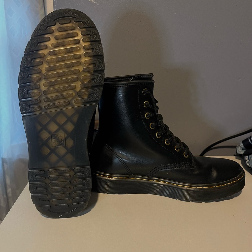 Dr. Martins 1460 Smooth Leather Lace Up Boots size US 8